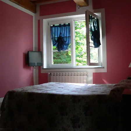 Il Podere Di Giada לינה וארוחת בוקר באניי די לוקה